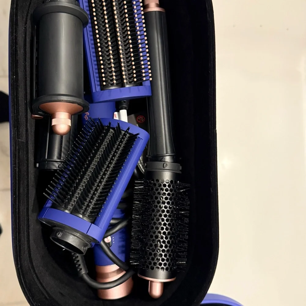 Dyson Hair Styling Kit in Blue and Black - Picture 10 of 11
